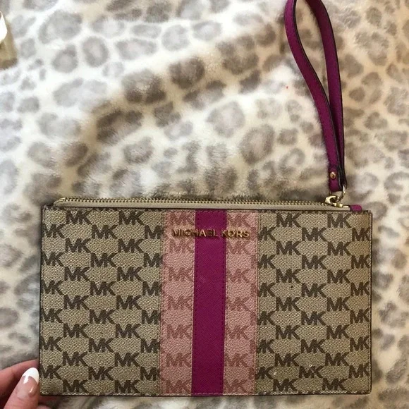 MICHEAL KORS never used purse - Picture 4 of 5